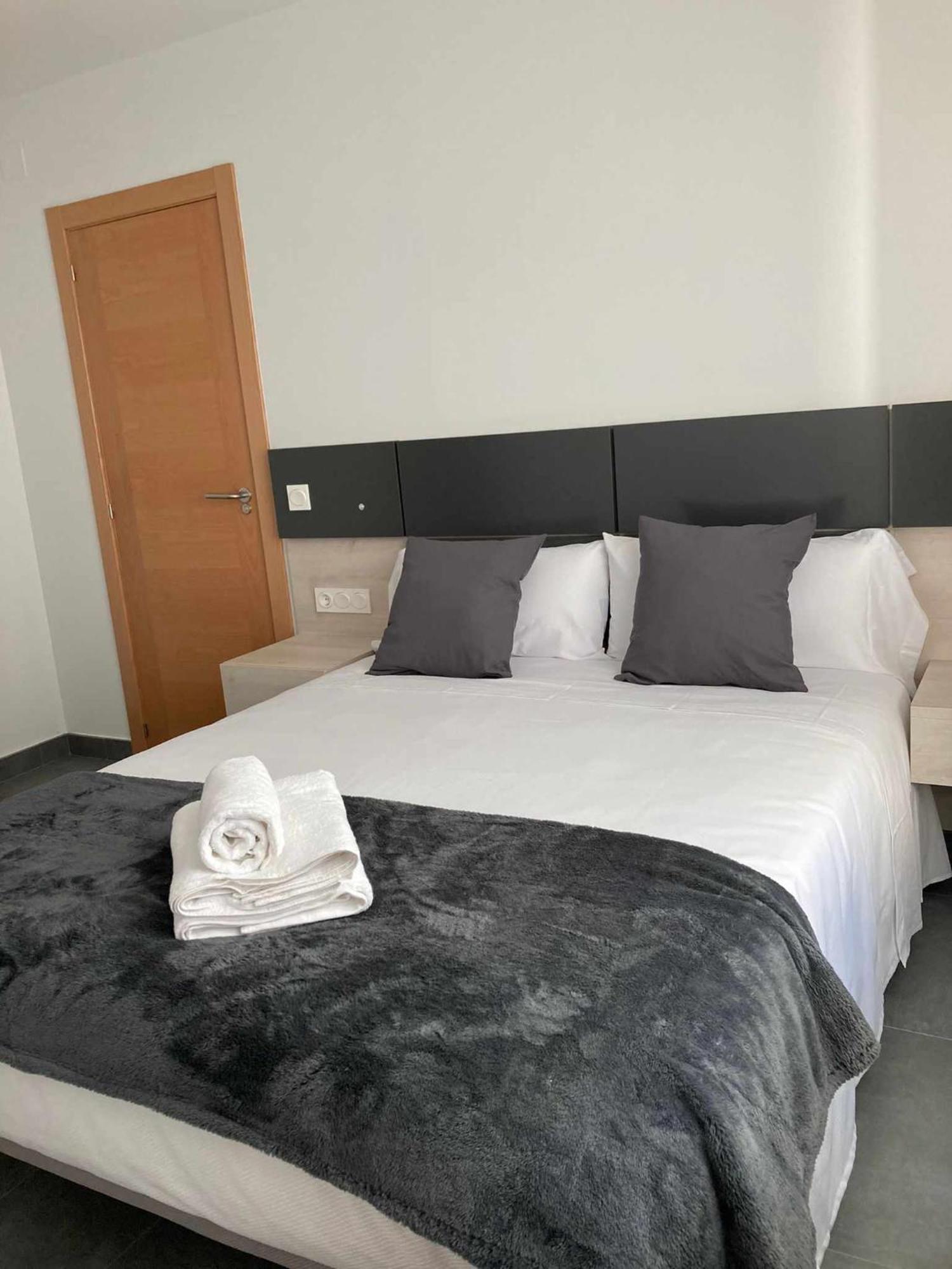 Ramon Y Cajal Suites De Luxe León Eksteriør billede